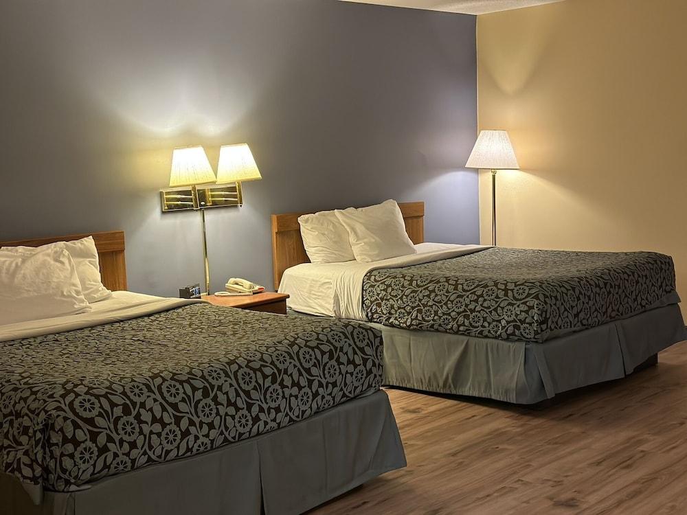 Econo Lodge El Paso, IL photo 23
