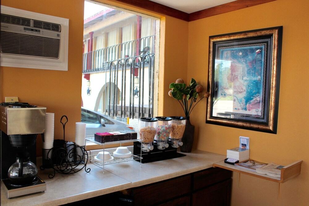 Executive Inn and Suites photo 7