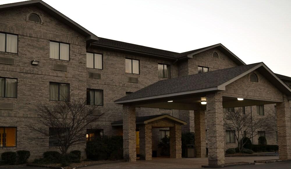 Brookshire Inn & Suites photo 24