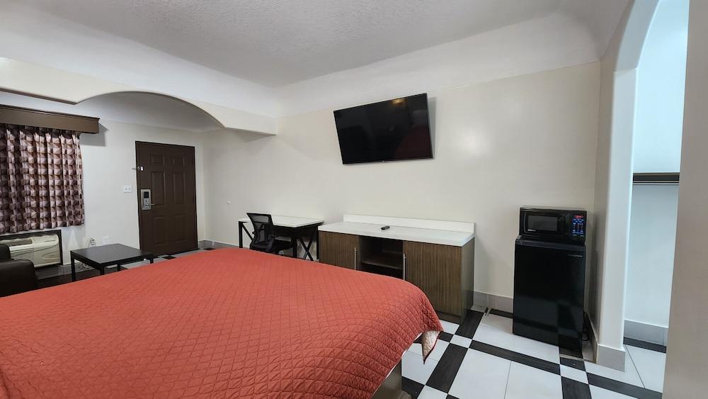 Scottish Inns & Suites Sam Houston Pkwy photo 5