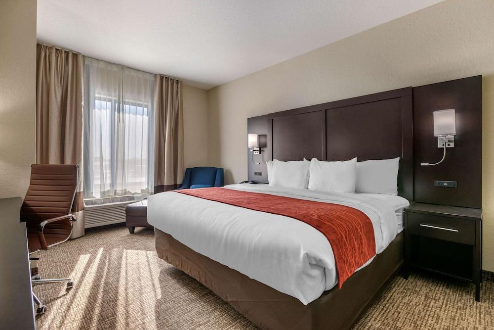 Comfort Inn & Suites Cedar Rapids CID Eastern Iowa Airport photo 13