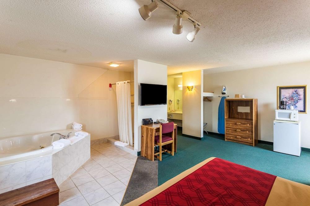 Econo Lodge Lincoln photo 34