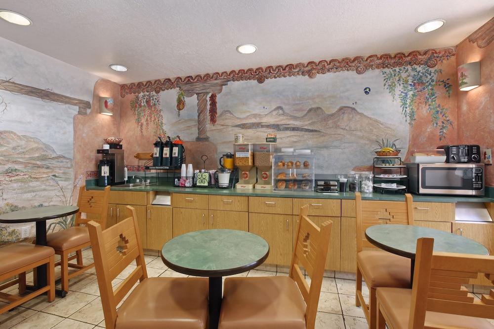 Microtel Inn & Suites by Wyndham Albuquerque West photo 22