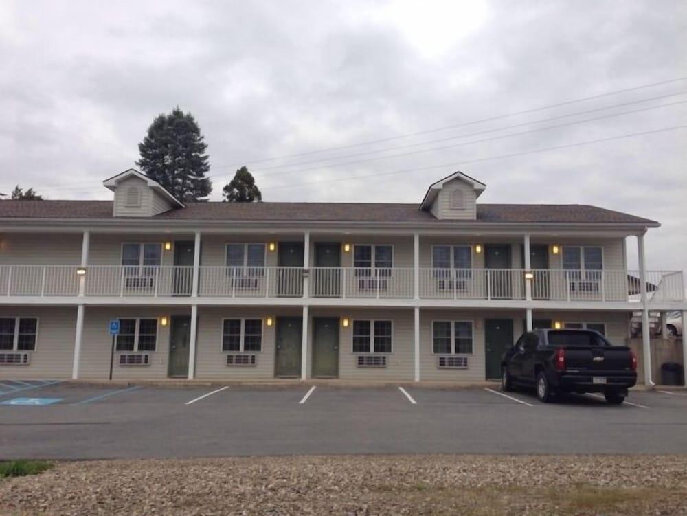 All Suites Inn Budget Host photo 31