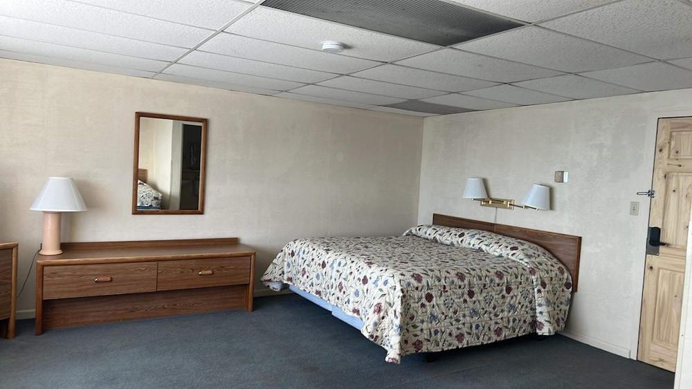 The Shoreline Inn photo 19