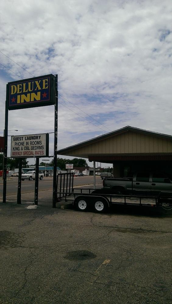 Deluxe Inn photo 3