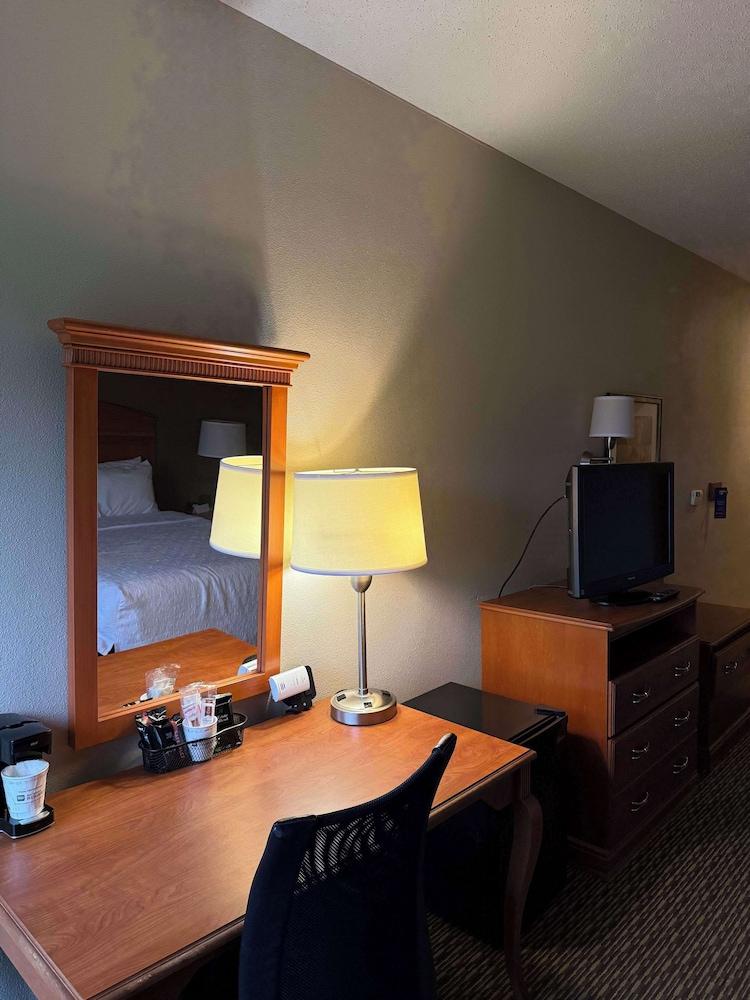 SureStay by Best Western Forsyth Decatur photo 6