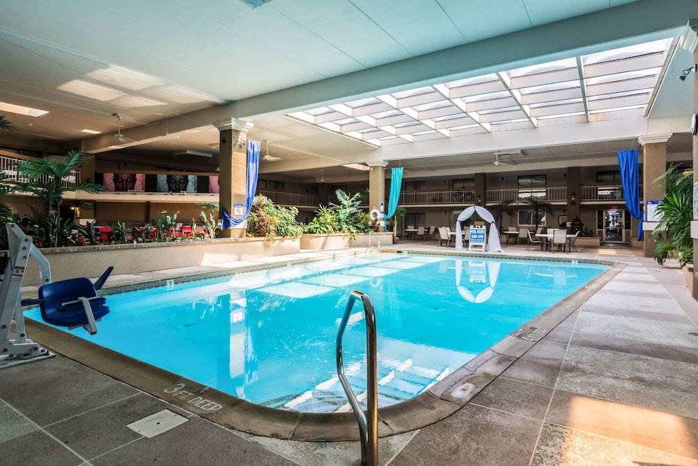 The Plaza Inn & Suites photo 22