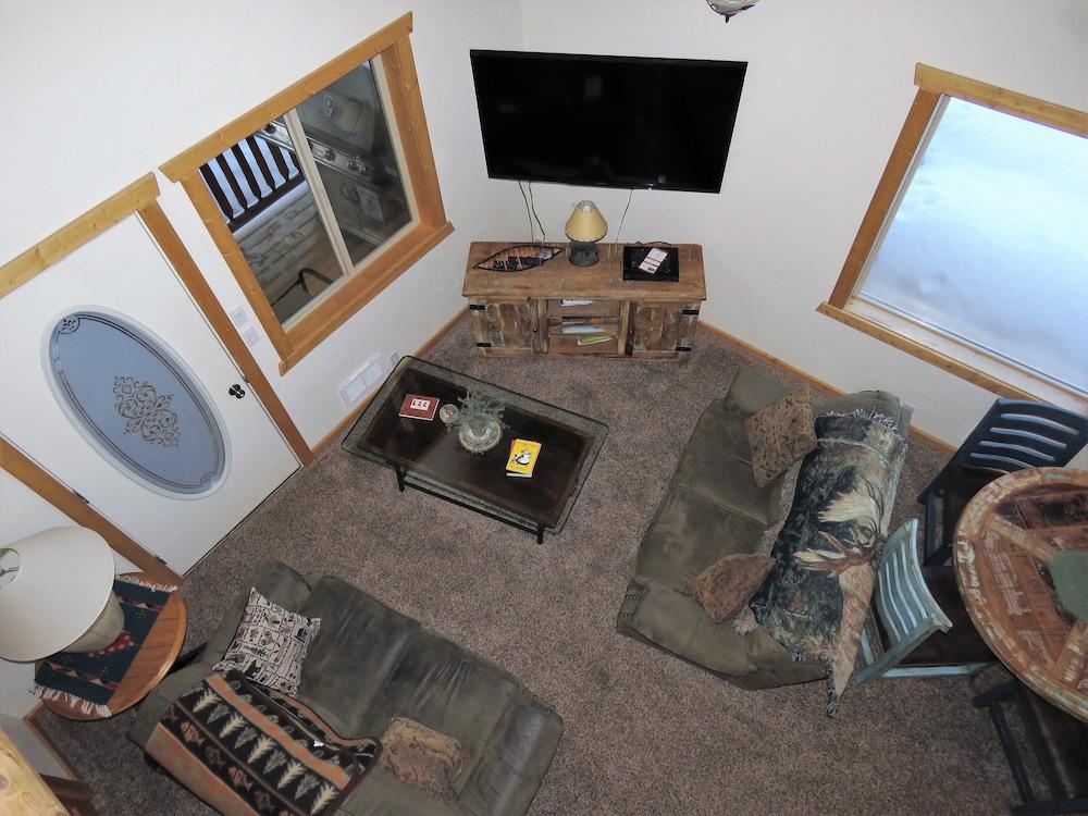 The Hideaway Hostel near Yellowstone photo 29