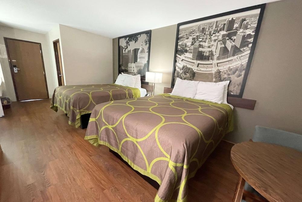 Super 8 by Wyndham Eureka/Six Flags Nearby photo 14