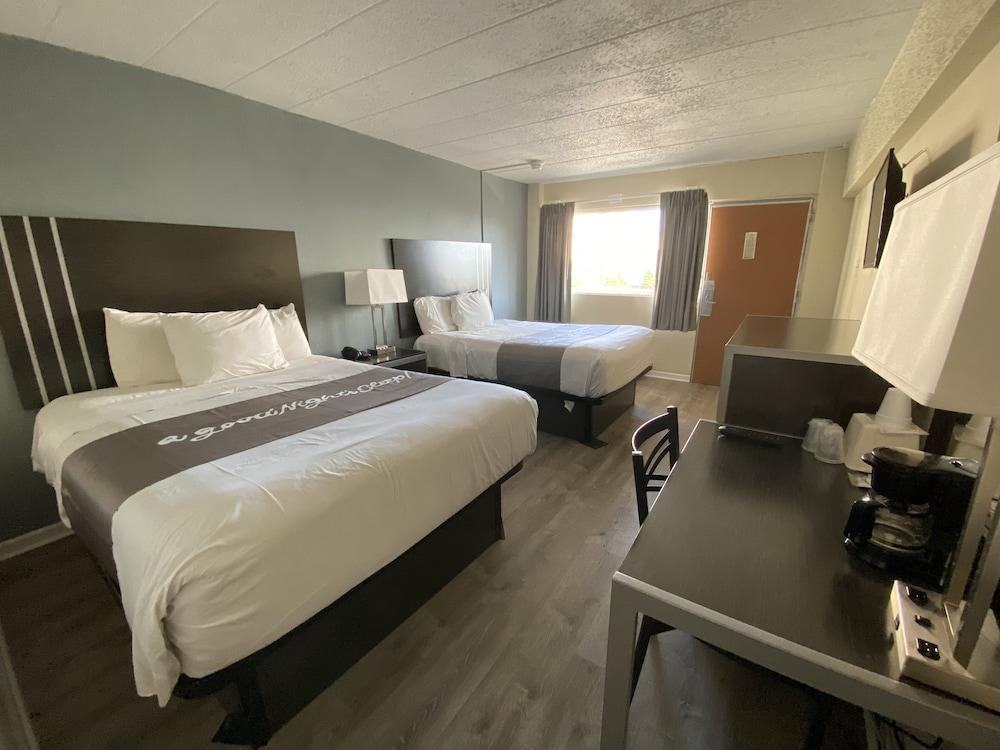 Red Carpet Inn & Suites photo 50