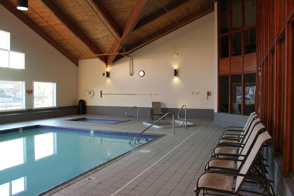 C'mon Inn Hotel & Suites photo 21