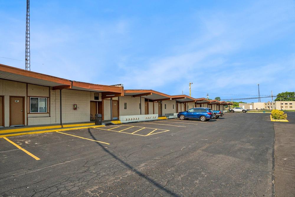 Great Lakes Inn and Suites photo 18