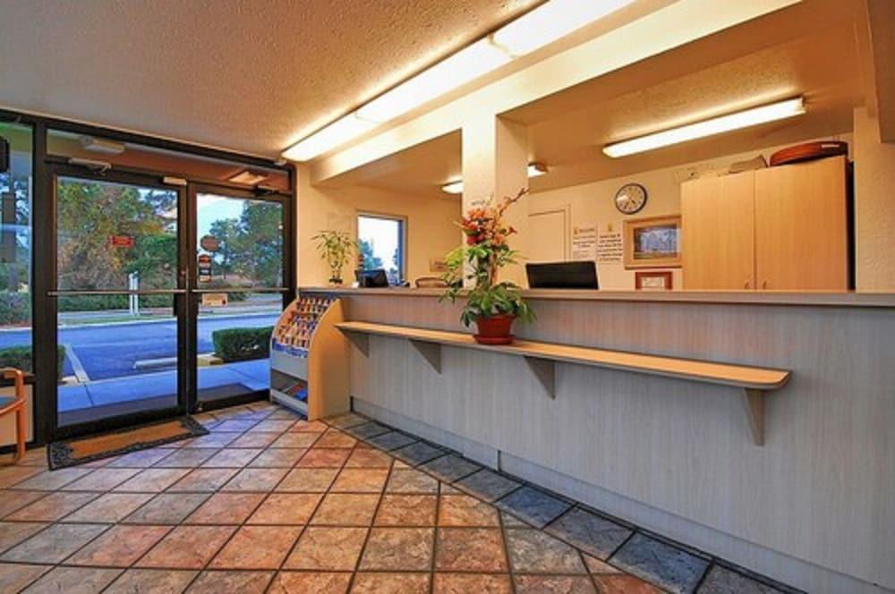 Super 6 Inn & Suites photo 2