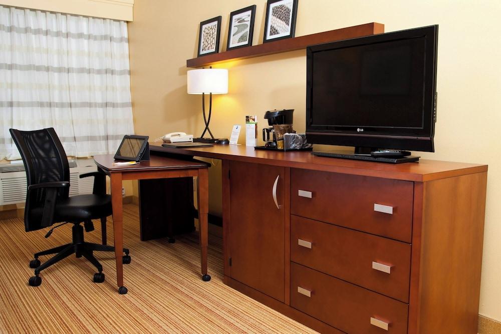 Courtyard by Marriott La Crosse photo 34