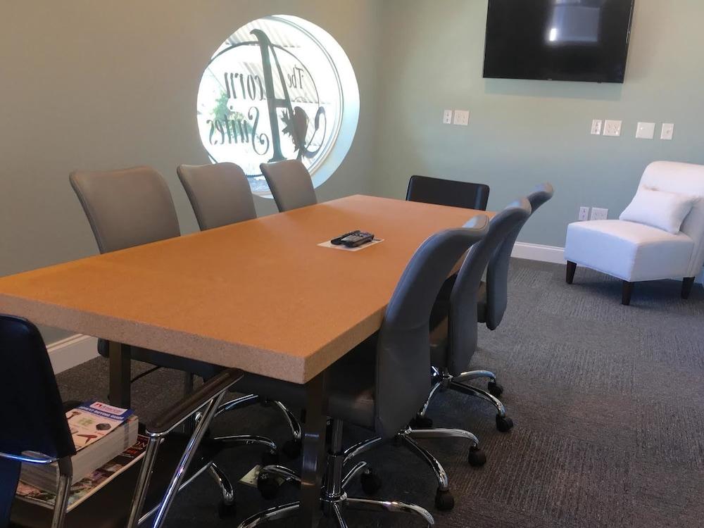 The Acorn Suites photo 34