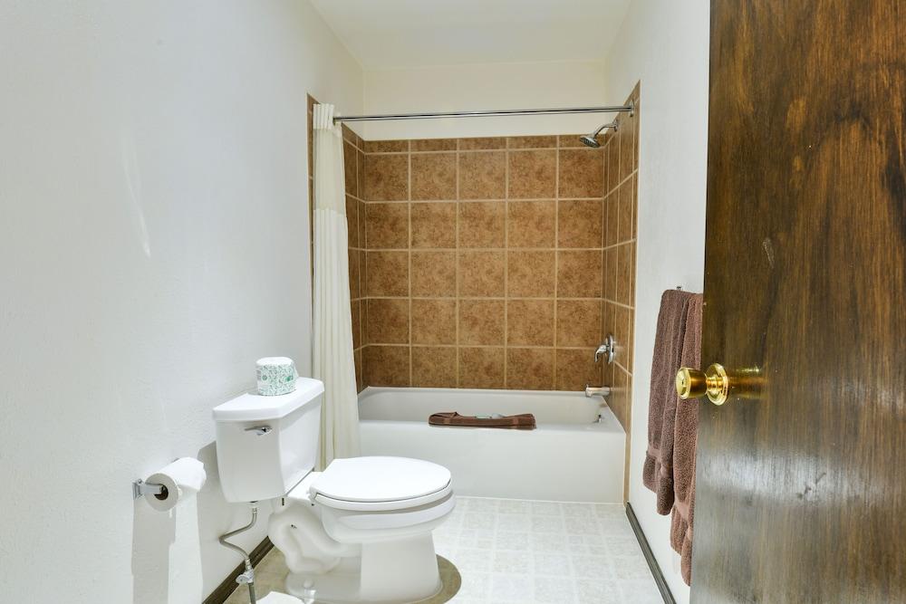 Adventure Inn & Motel photo 23