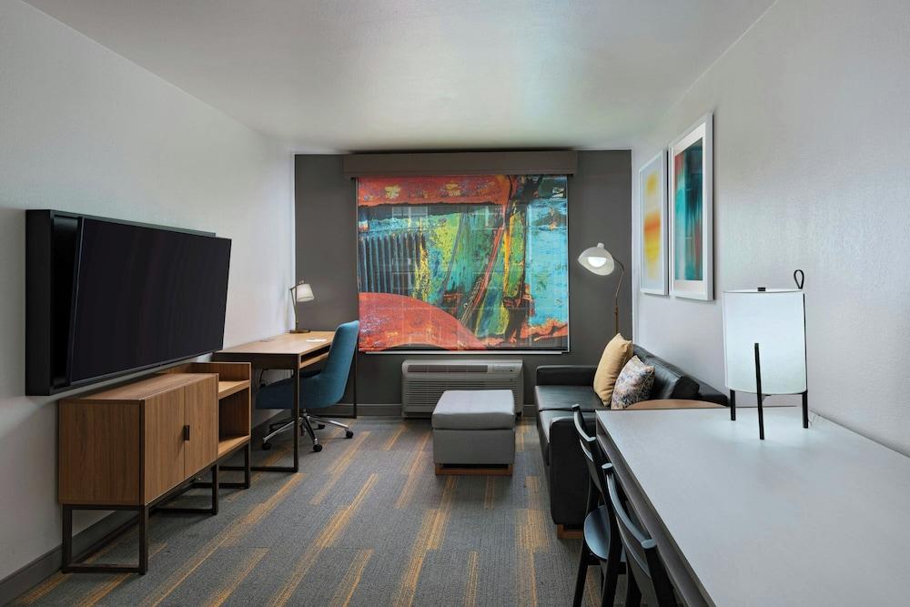 Towneplace Suites By Marriott photo 13