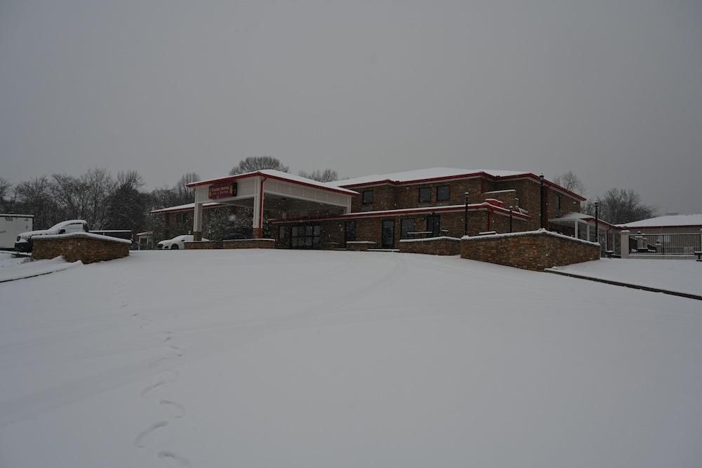 Giles Hotel Inn & Suites photo 40
