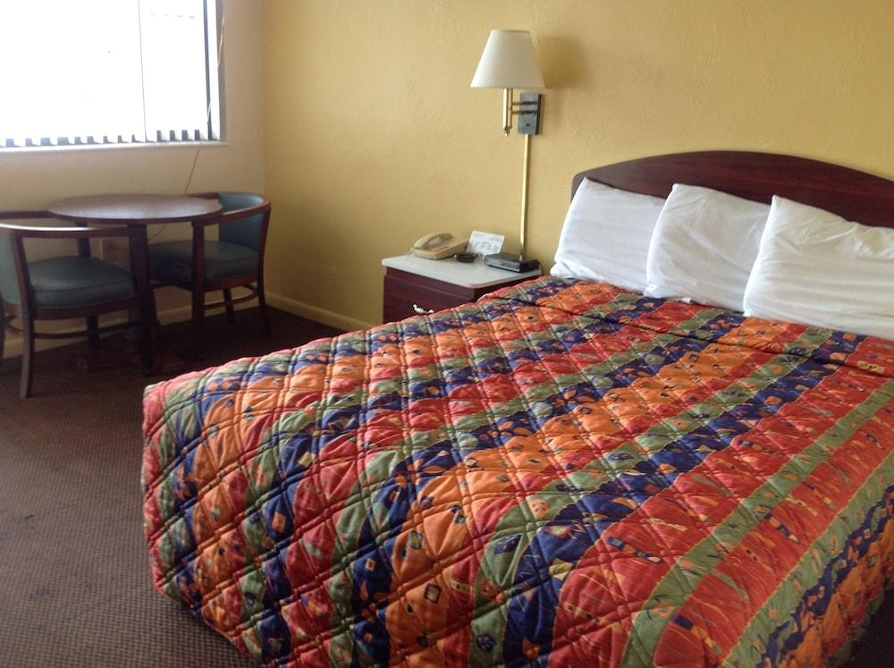 Economy Inn photo 22