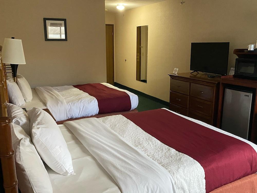 Hometown Inn photo 28