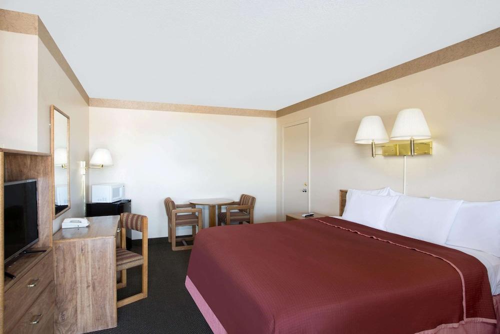 Howard Johnson by Wyndham Brigham City photo 7