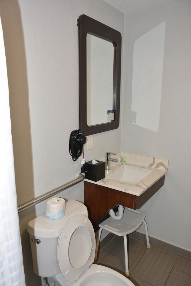 Quality Inn & Suites Kansas City Downtown photo 32