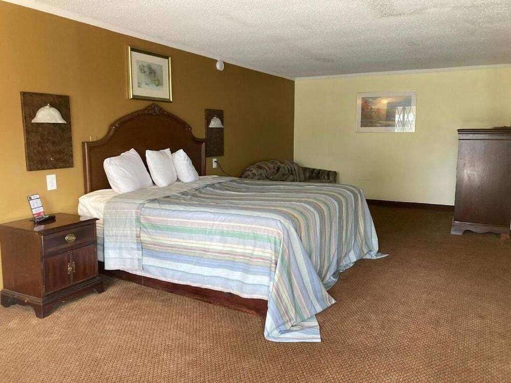 Rodeway Inn & Suites Saginaw I-675 photo 36