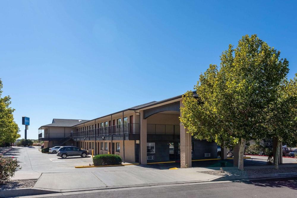 Travelodge by Wyndham Albuquerque East photo 6