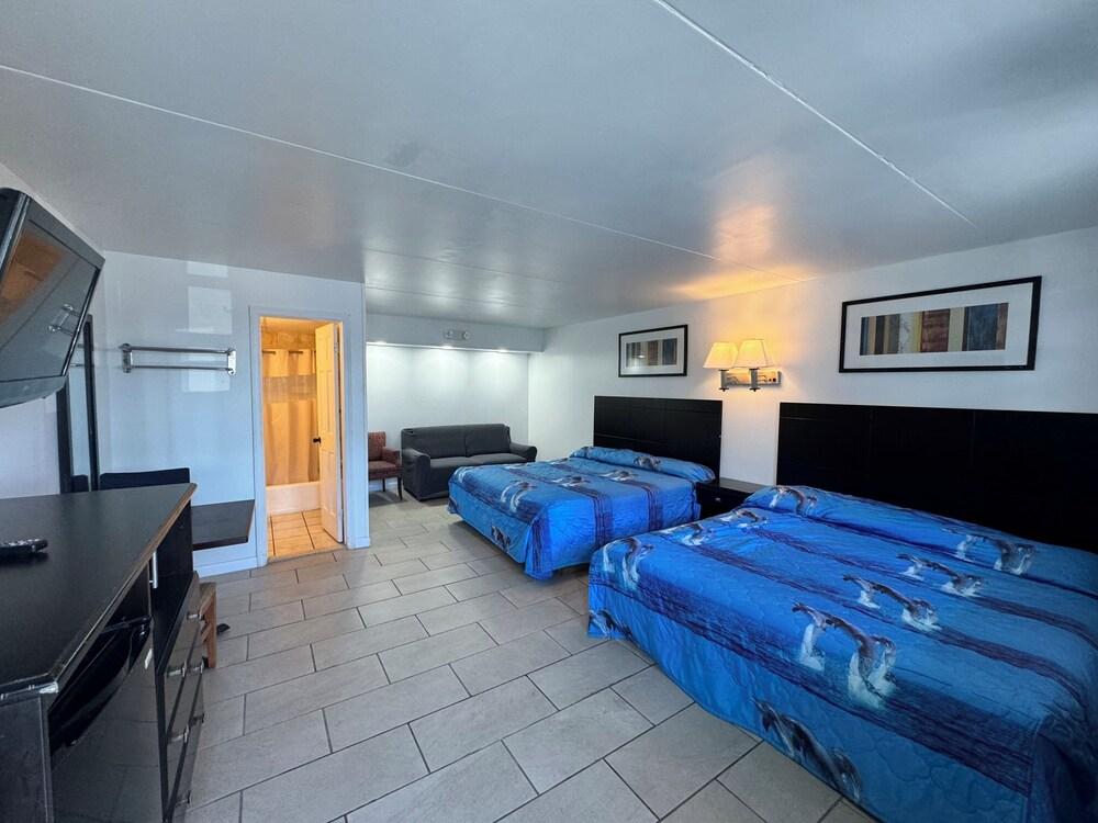 Skyview Manor Motel photo 16