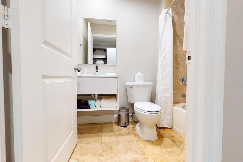 Nuvo Suites Hotel photo 52