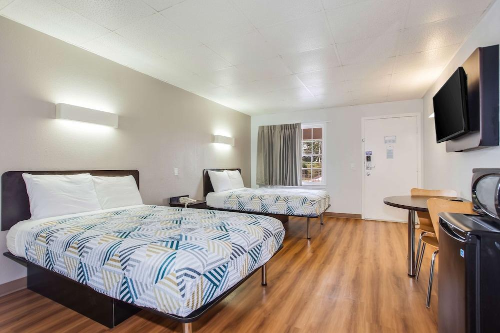 Motel 6 Walterboro, SC photo 11