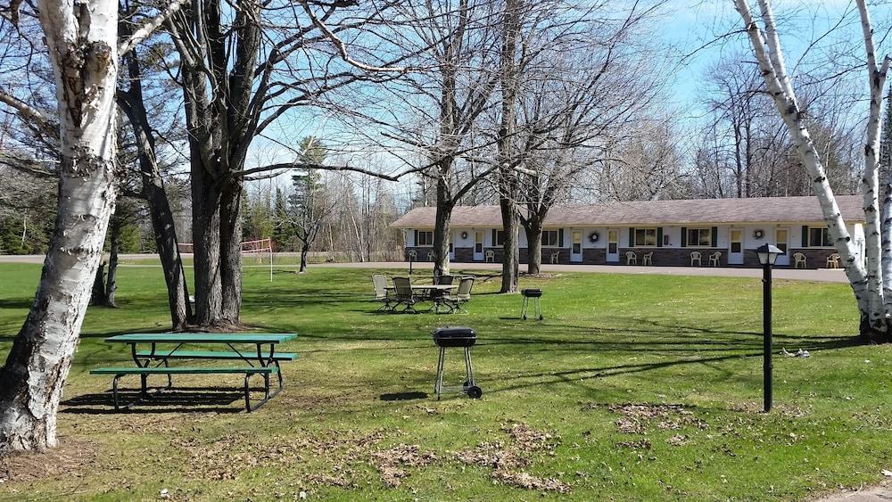 Sunshine Motel and Cabins photo 25
