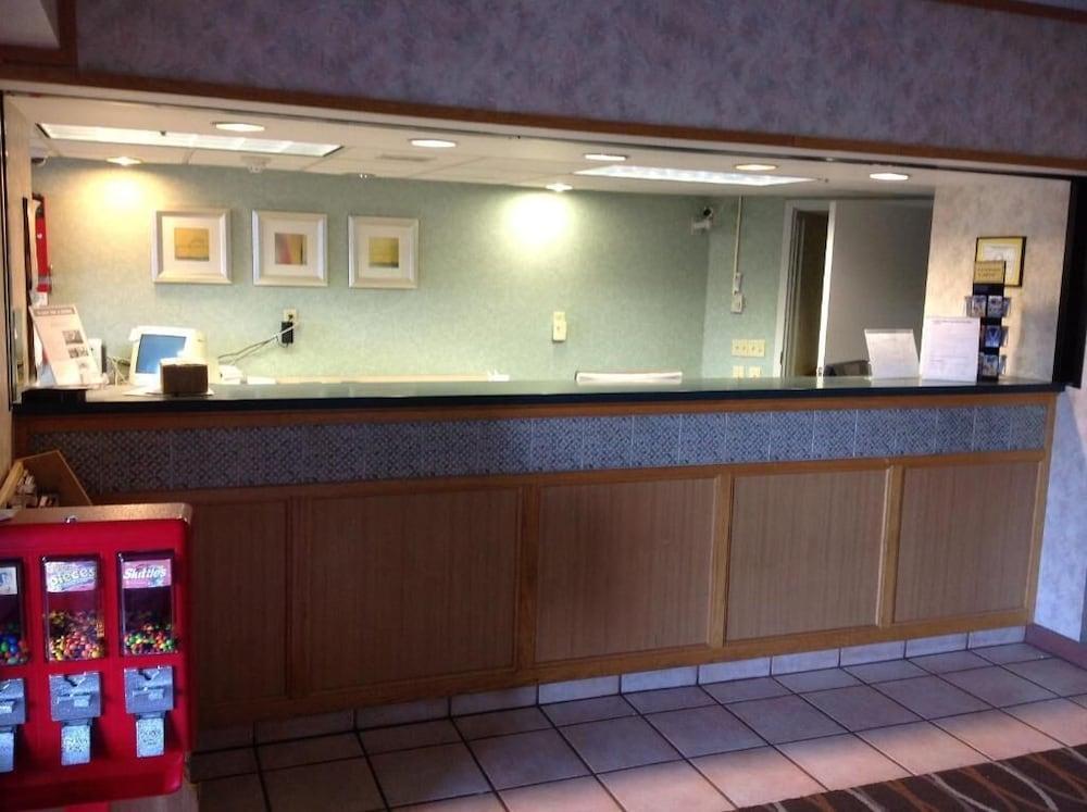 Plano Inn & Suites photo 2