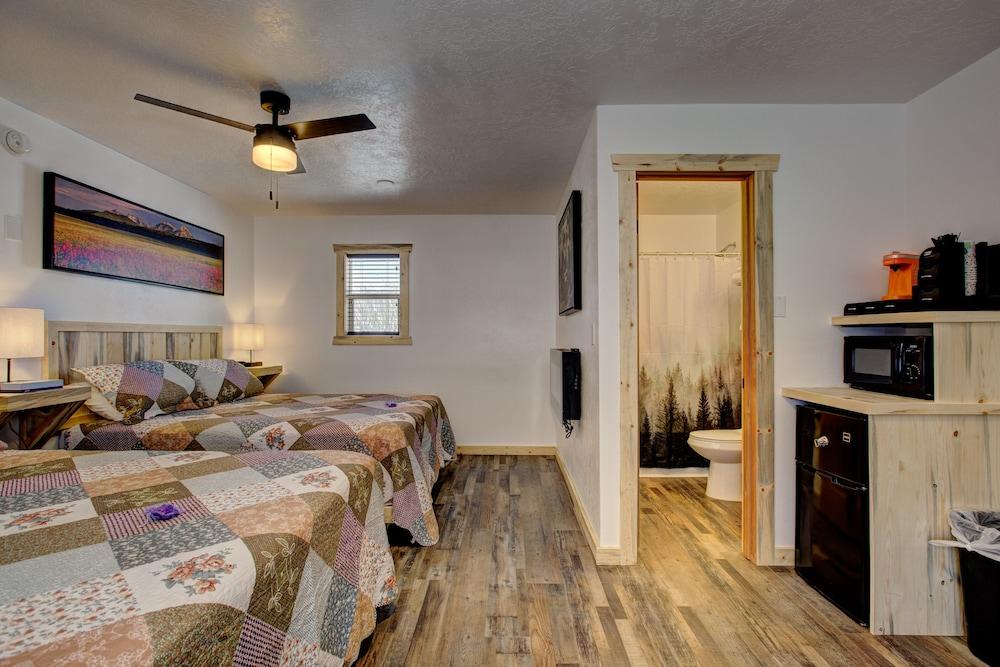 Alpine Lodge and RV photo 2