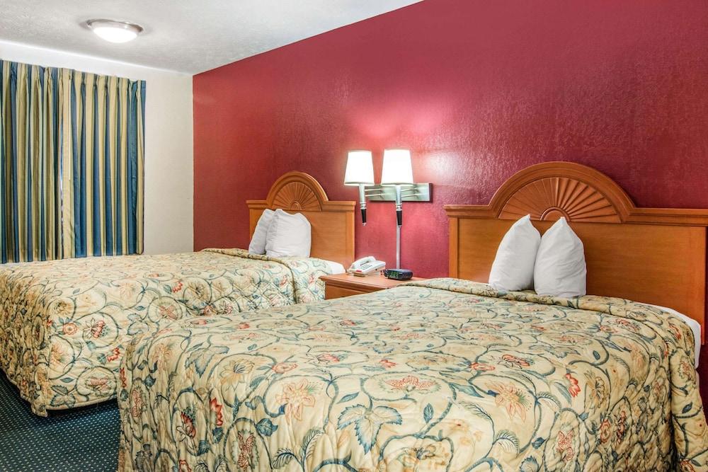 Rodeway Inn La Grange East photo 14