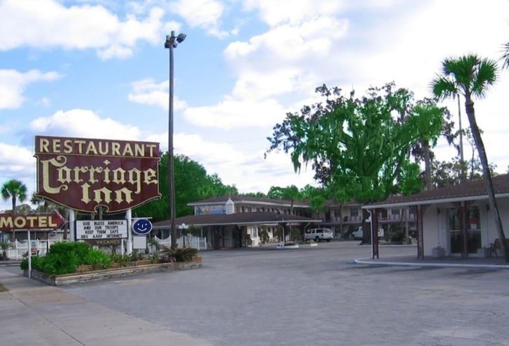 Carriage Inn Motel photo 12