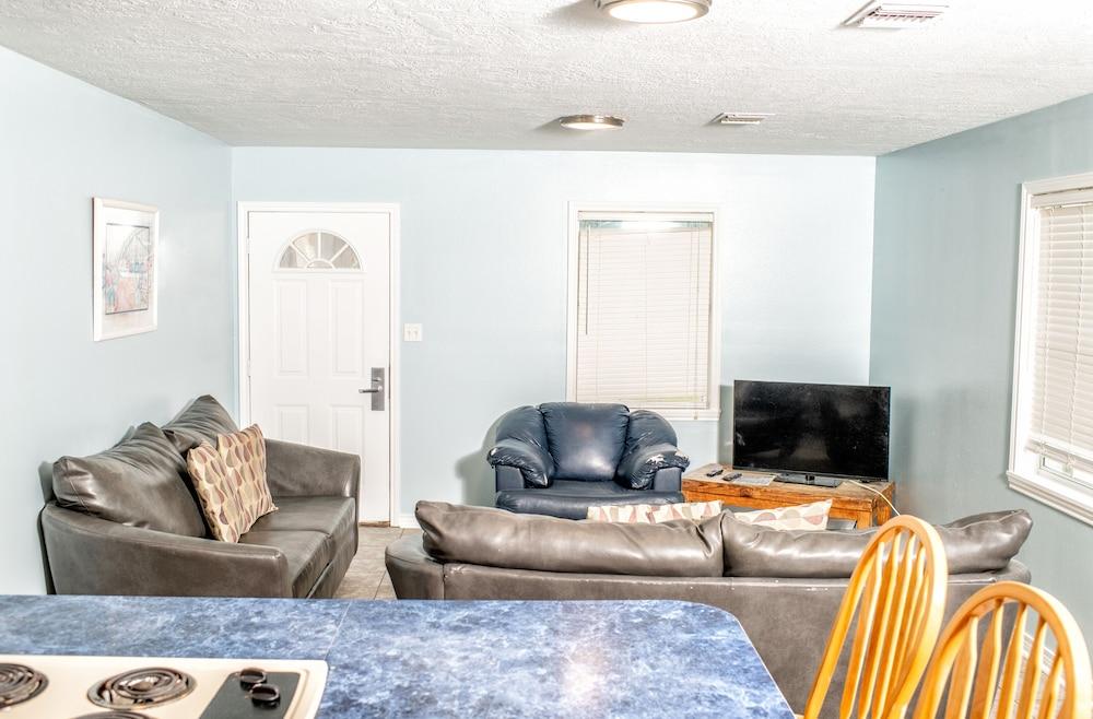Captain Quarters Motel photo 27