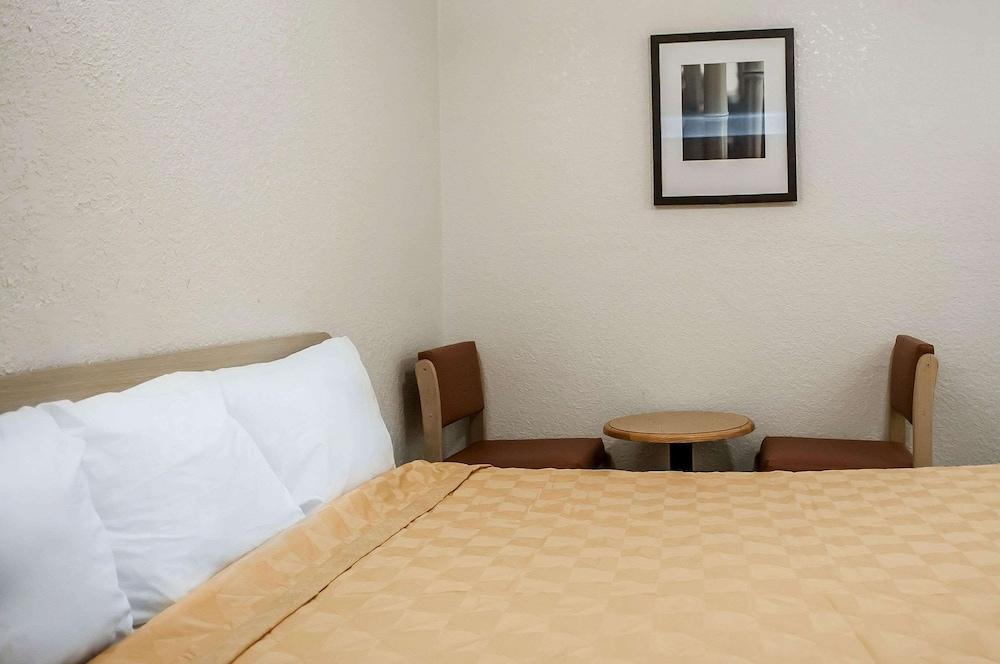 Rodeway Inn Albuquerque West photo 27