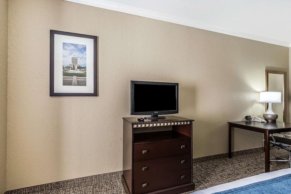 Comfort Suites Houston IAH Airport - Beltway 8 photo 19