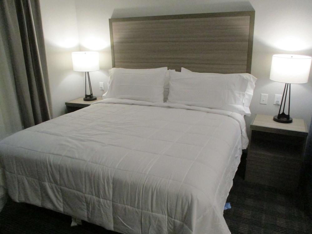 Merica Inn & Suites photo 7