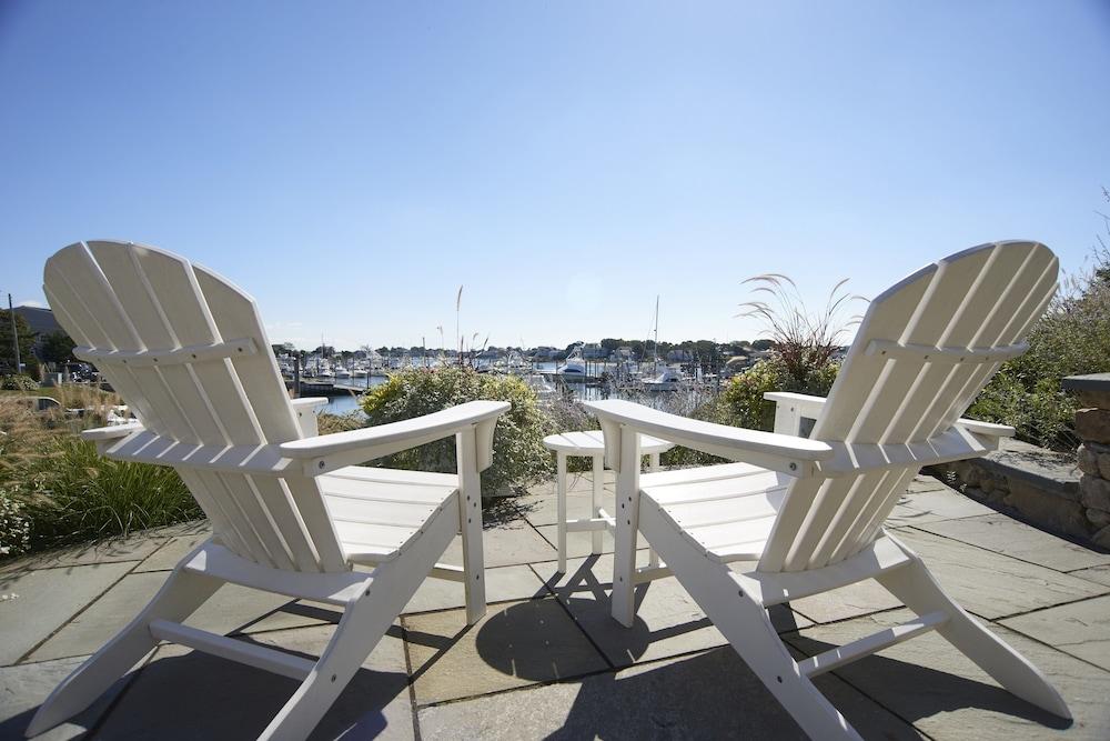 Anchor In Distinctive Waterfront Lodging photo 10