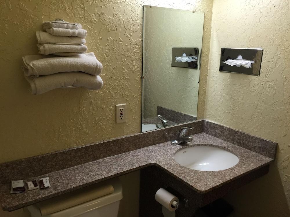 Encore Motel photo 20