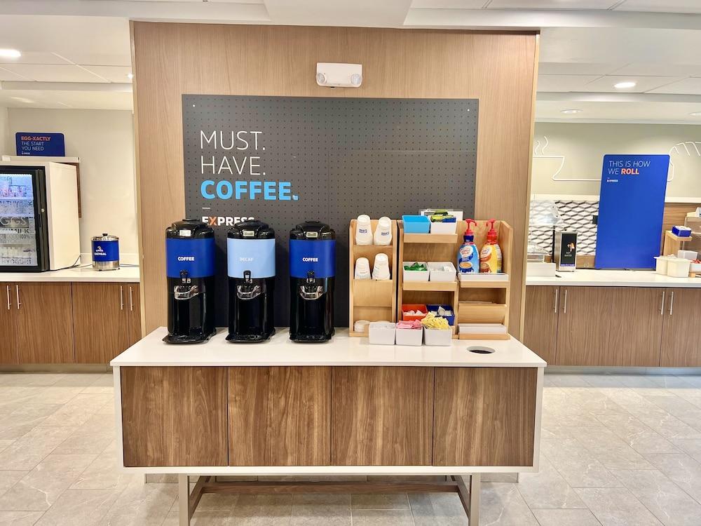 Holiday Inn Express Madison by IHG photo 30