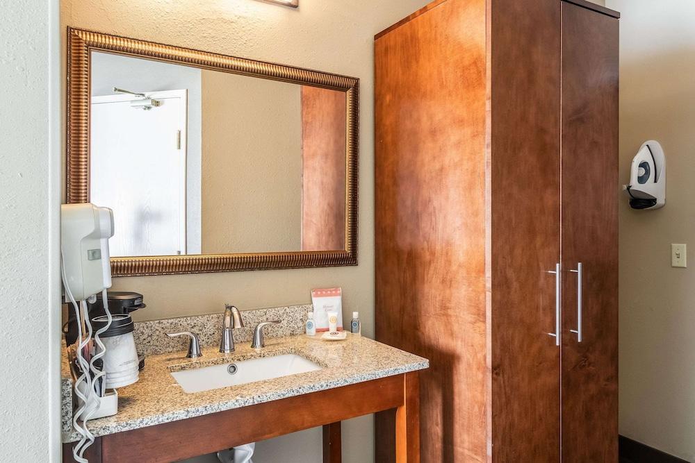 Comfort Inn Tucson Central photo 16