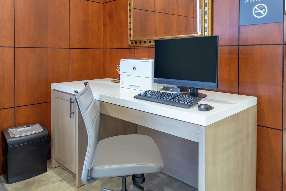 Hilton Garden Inn Chicago North Shore/Evanston photo 55