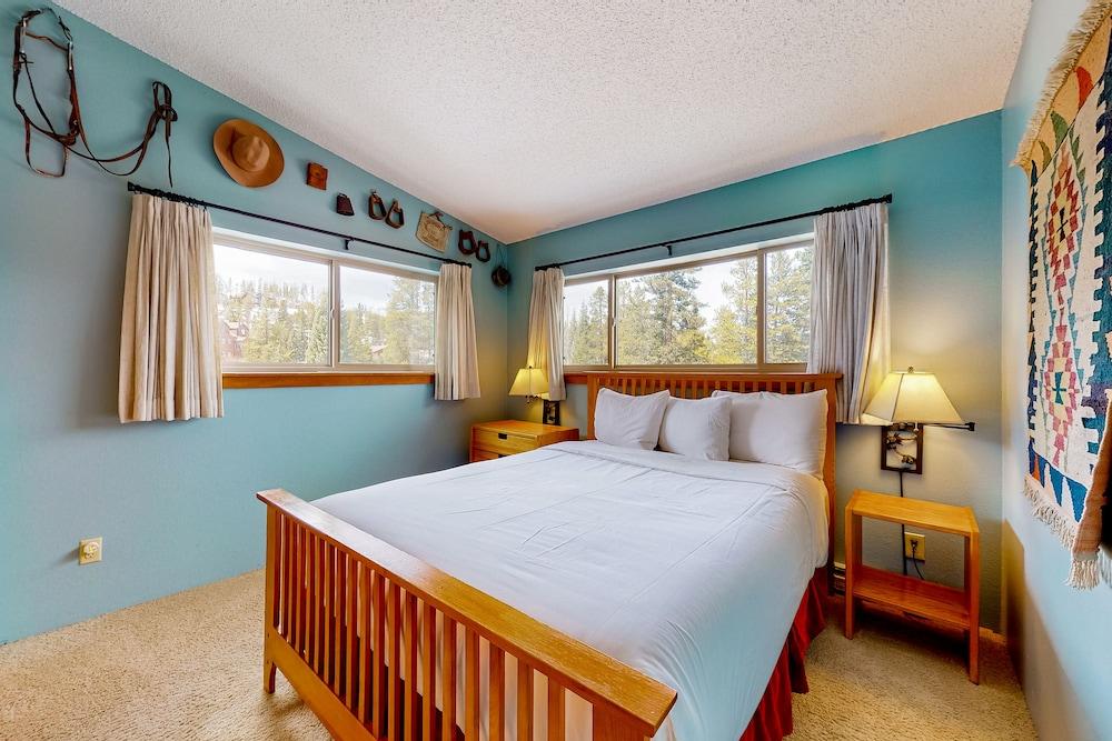 Pine Ridge Condominiums photo 15