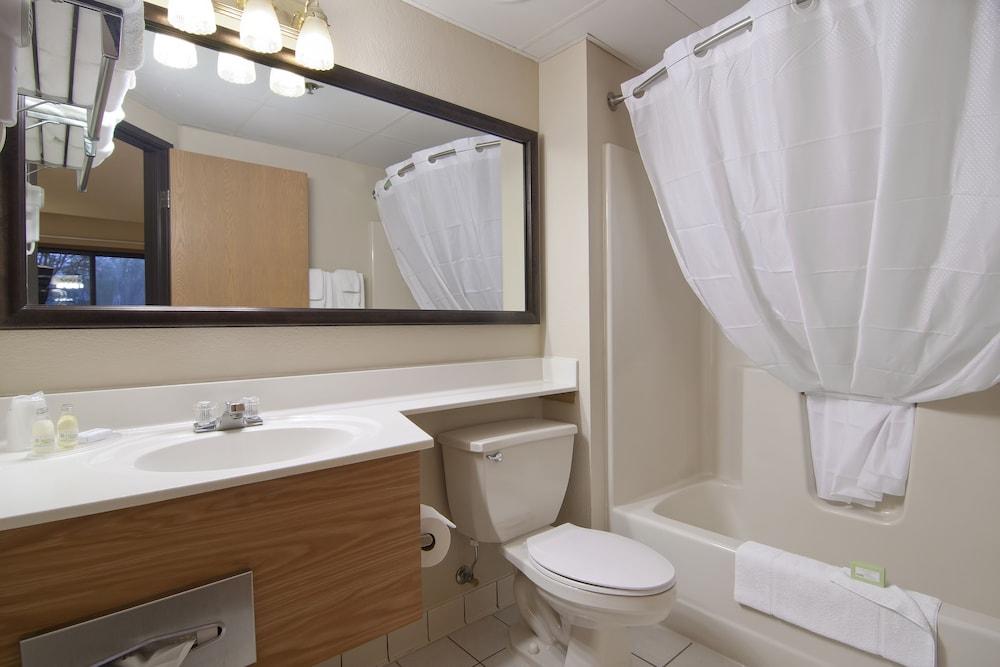 Boarders Inn & Suites by Cobblestone Hotels - Faribault photo 52