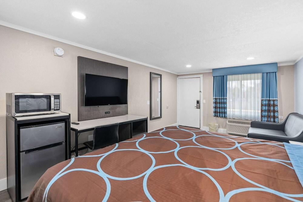 Super 8 by Wyndham Kissimmee/Orlando photo 20