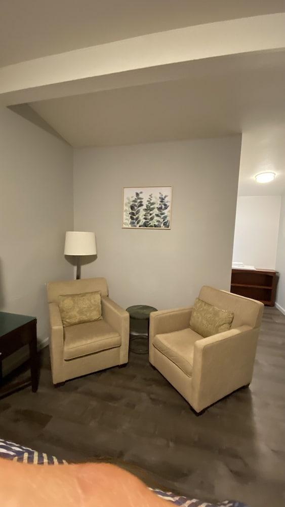Golden Kent Motel photo 20